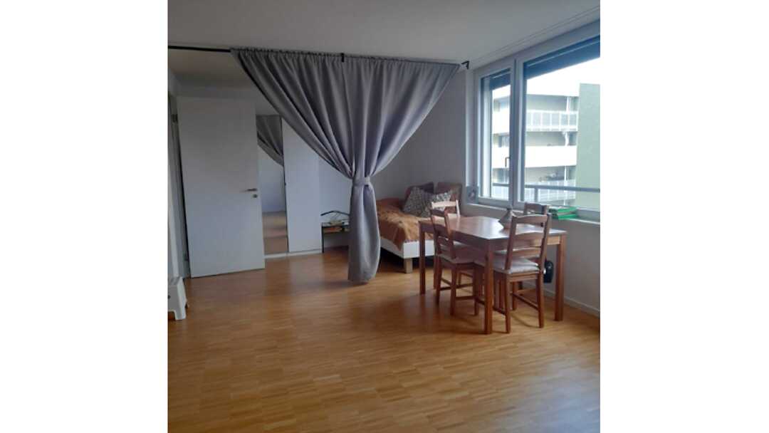 Nur weibliche Bewerberinnen in Schlieren (ZH), möbliert, auf Zeit