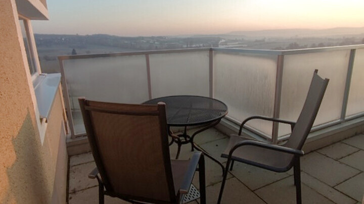 Appartement en attique 2½ pièces à Dielsdorf (ZH), meublé, durée déterminée